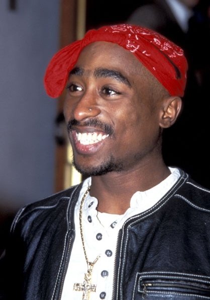 2pac-tupac-shakur-8399184-418-596